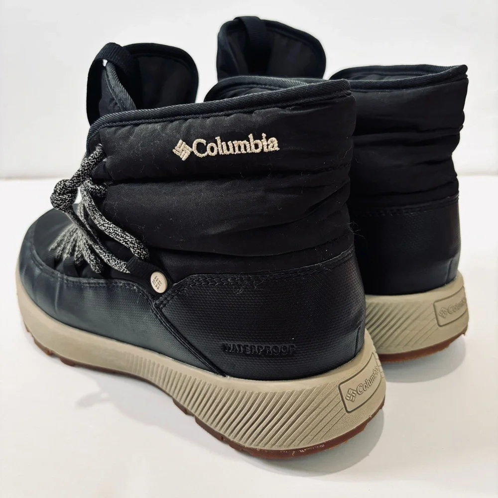 Columbia Women’s 8 Slopeside Village Omni Heat Waterproof Black Winter Snow Boot